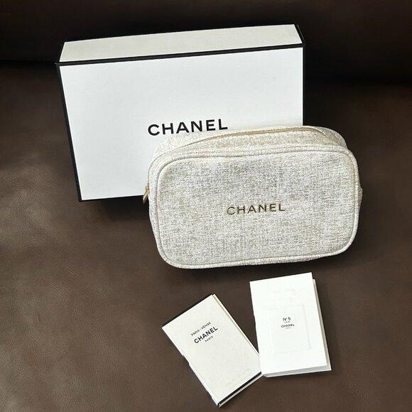 NWT CHANEL Beauty Pouch Make Up Bag 2023 + 2 Free Chanel Samples & Chanel Box - Picture 2 of 9